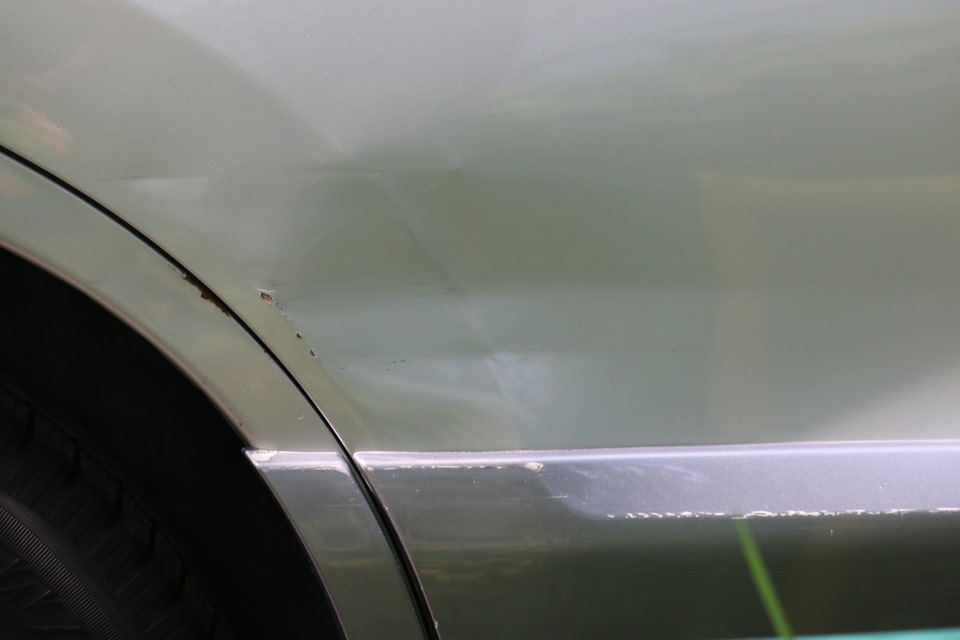 Полировка подтеков после покраски. Лакокрасочные покрытия автомобилей. Колодочная пыль на кузове. Чем убрать напыл краски. Как снять краску с бампера.