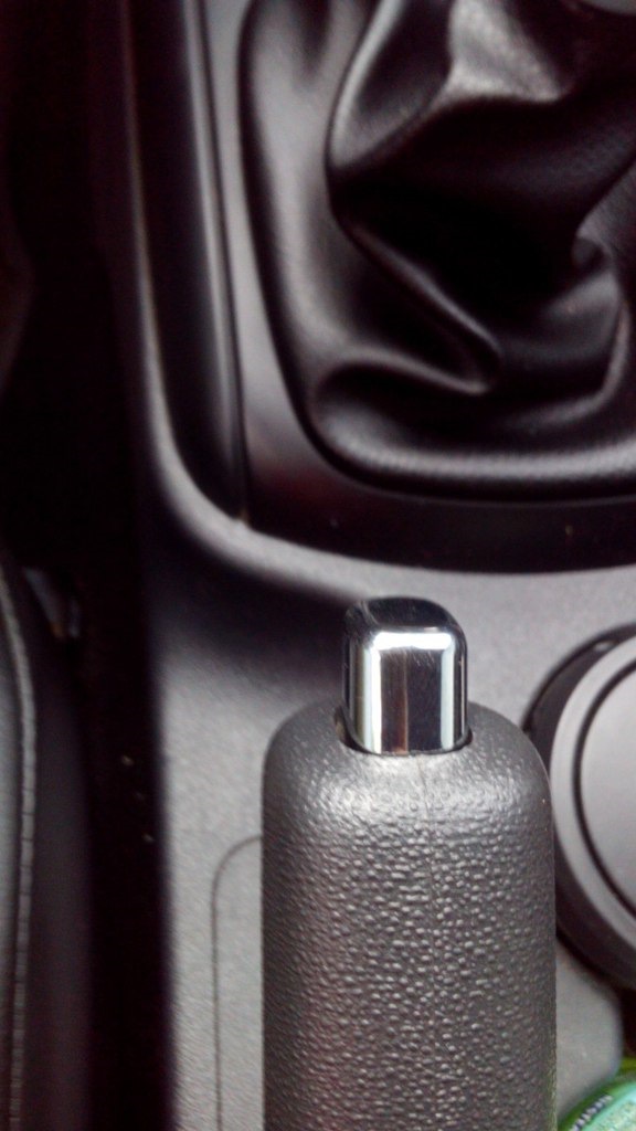 Поломка кнопочки рычага ручного тормоза — Hyundai i30 (1G), 1,4 л, 2010 ...