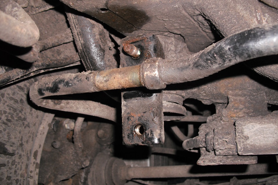 Втулки стабилизатора(пер./зад) — Nissan X-Trail I (t30), 2,5 л, 2006 ...