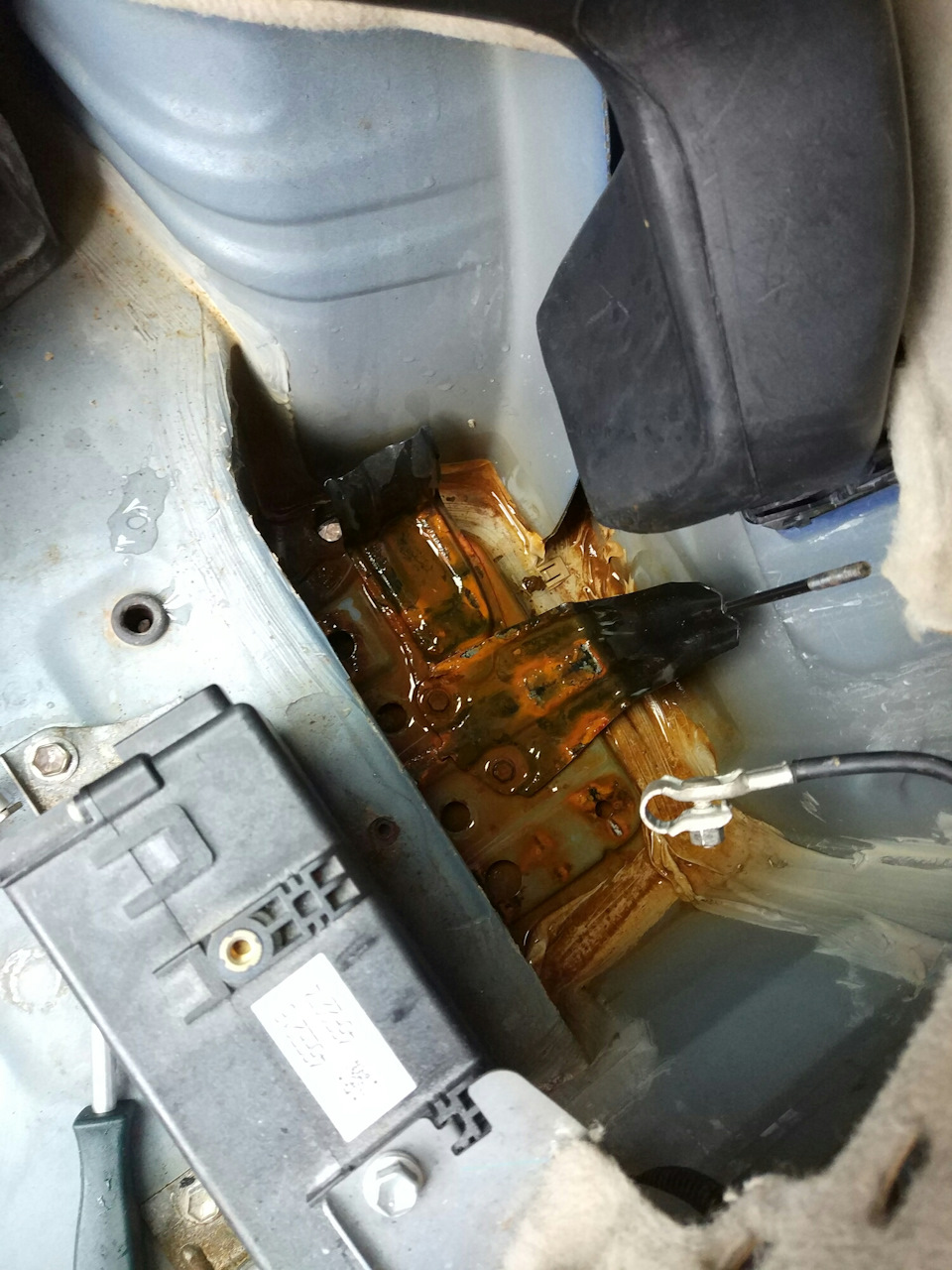 Потоп в багажнике — Toyota Prius (20), 1,5 л, 2004 года | своими руками ...