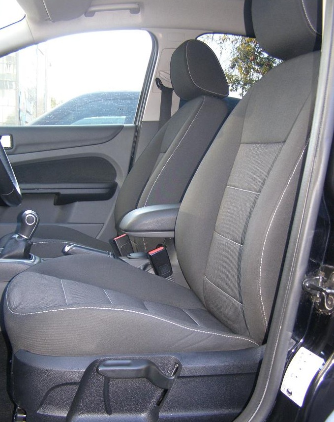 Сиденья фокус 2 купить. Переднее сиденье Форд фокус 2. Ford Focus 2 Ghia сидения комплектация. Форд фокус 2 салон сиденья.