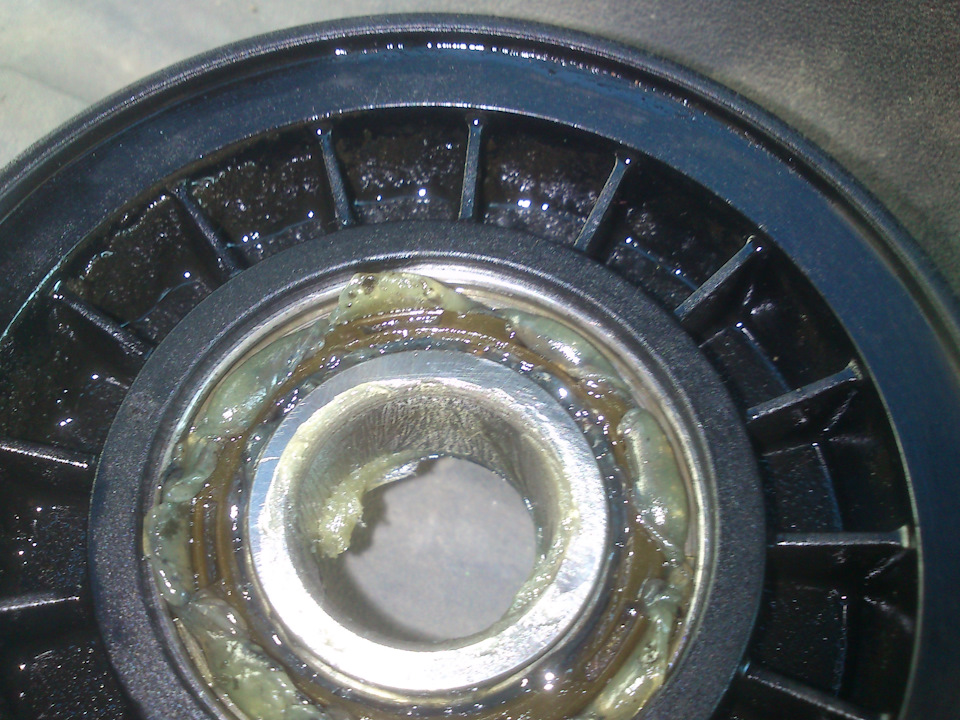 Вот лезет и лезет ) — Ford Focus Hatchback II