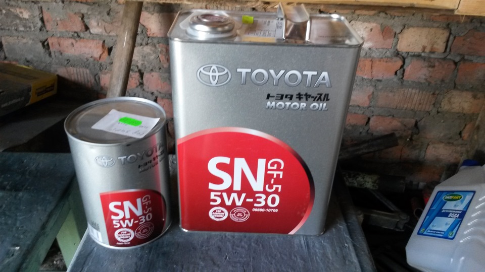 Замена масла двигателе рав. Toyota SN 5w-30. Toyota SN Plus 5w30. 5w30 SN Mitsubishi. Масло Toyota 5w30.