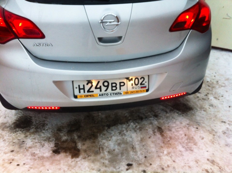 Освещение номерного знака — Opel Astra J, 1,6 л, 2011 года | стайлинг ...
