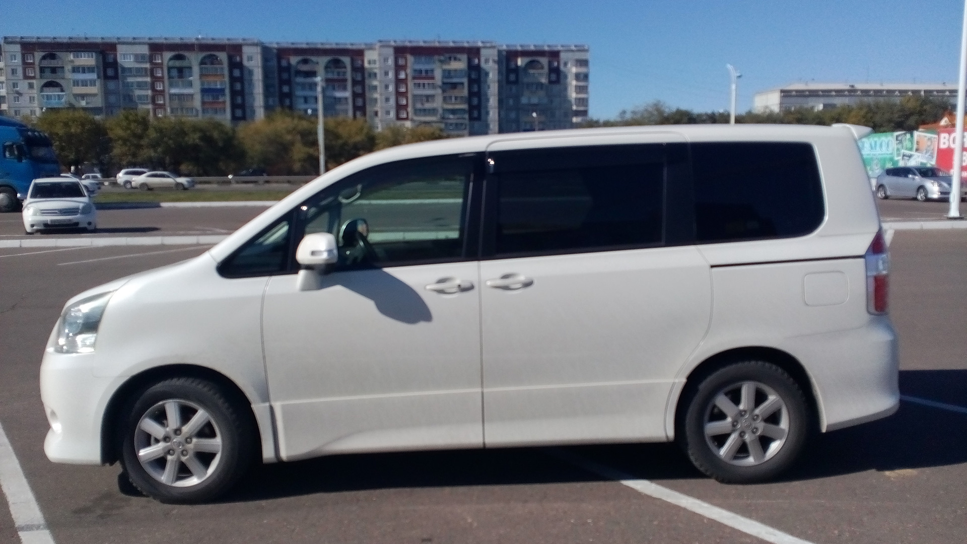 toyota noah левый руль