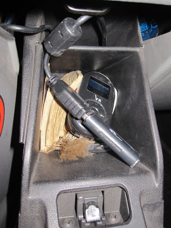 Наконец-то! Музыка! — Mazda 2 (2G), 1,3 л, 2004 года | аксессуары