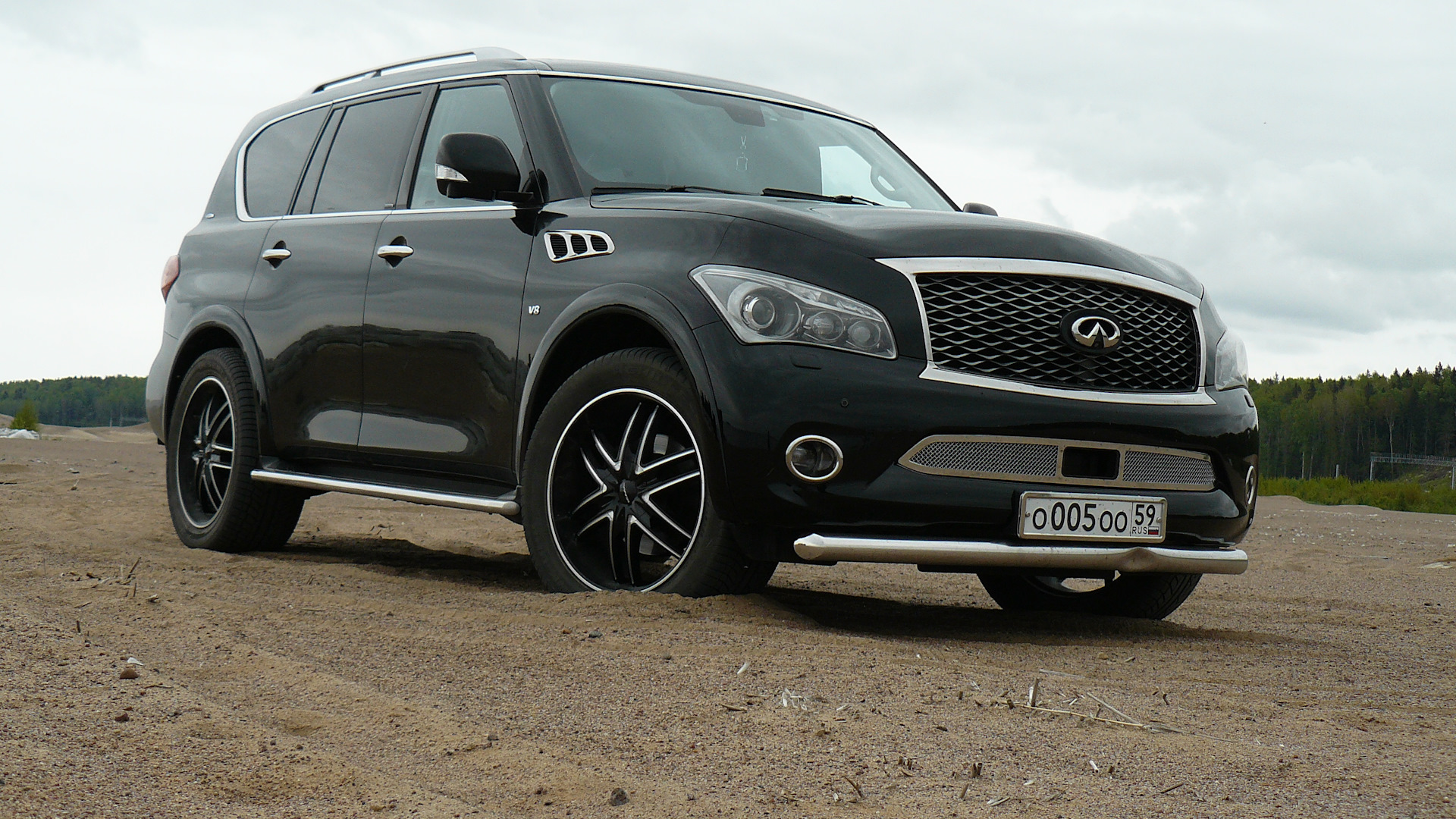 Infiniti qx56 черный. Инфинити qx56 черный.