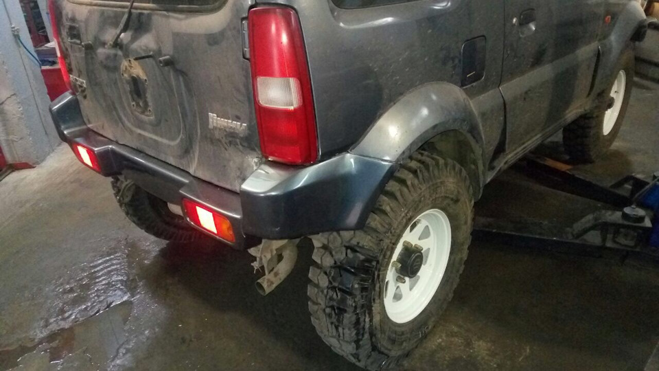Как снять задний бампер сузуки джимни Задний бампер - Suzuki Jimny, 1,3 л, 2005 года тюнинг DRIVE2