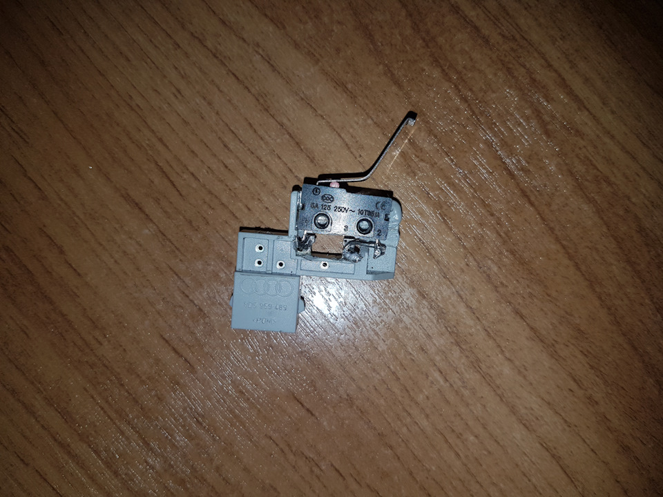 Ремонт концевика багажника. — Volkswagen Passat B5, 1,8 л, 1998 года ...