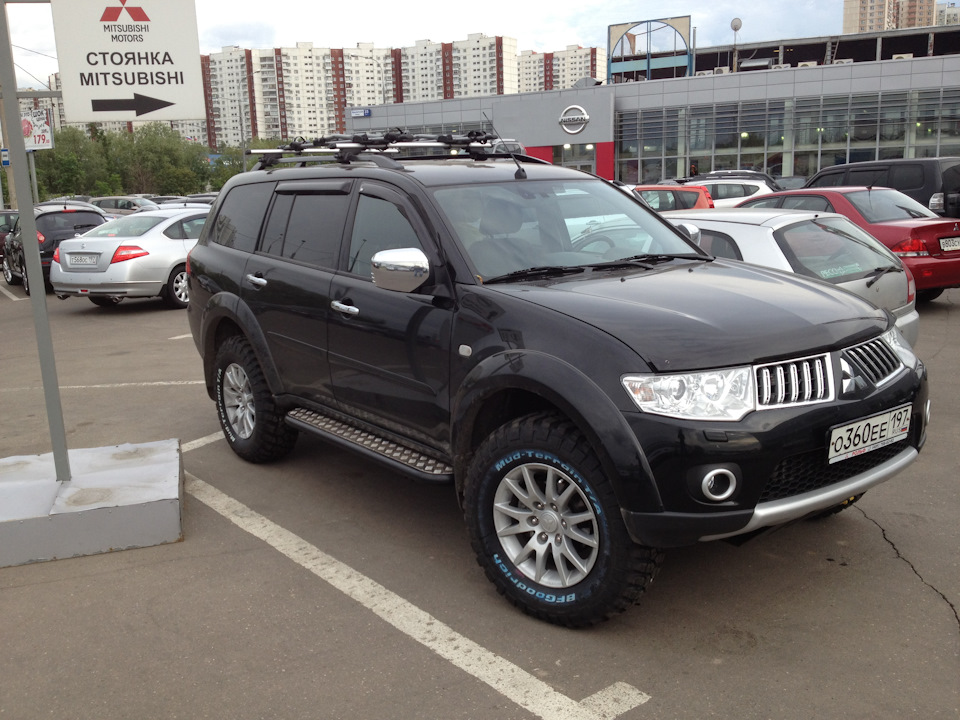 Май 2012 года. Новенькие BF Goodrich KM 2 265/70/R17 — Mitsubishi Pajero Sport (2G). Запчасти на фото: KM2265