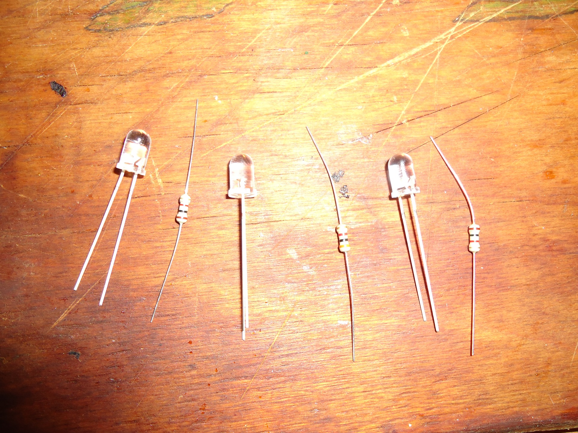 Диоды с резистором на 12 в. Диод 50 килоом. Резистор 1 килоом. Резистор на 3 диода. Сопротивление диода.