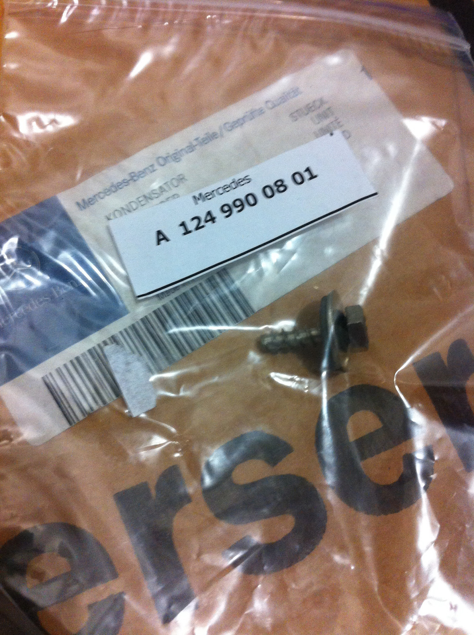 Болт нижней ресницы к фаре — Mercedes-Benz 190 (W201). Запчасти на фото: 1249900801