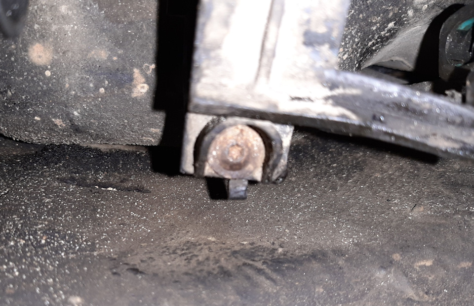 Замена топливного фильтра — Skoda Fabia Combi Mk2, 1,4 л, 2010 года ...