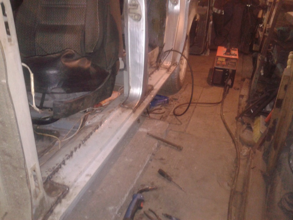 Замена порогов — ГАЗ 3110, 2,3 л, 1998 года | кузовной ремонт | DRIVE2