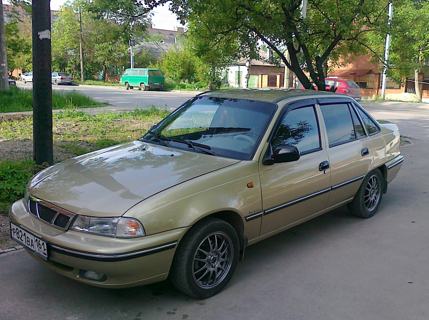 Daewoo Nexia цвет золотистый