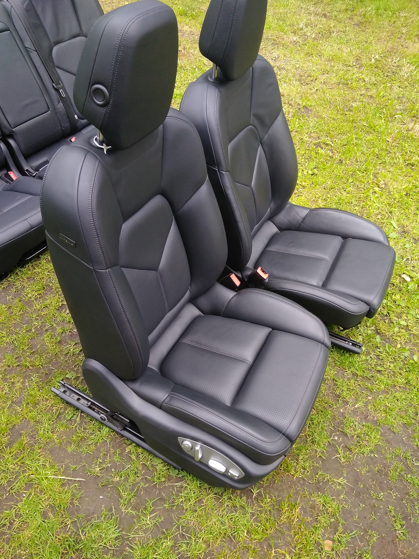 Порше кайен 3 поколения. Порше кайен передние сиденья. Сиденья порше кайен 958. Сиденья порше макан. Сиденья cayenne 958.