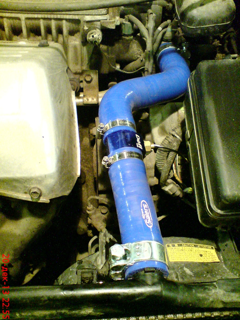 Вот уже установлено на месте. Проводку я чуть ранее в салон протащил, вдоль по штатной… — Toyota Carina E