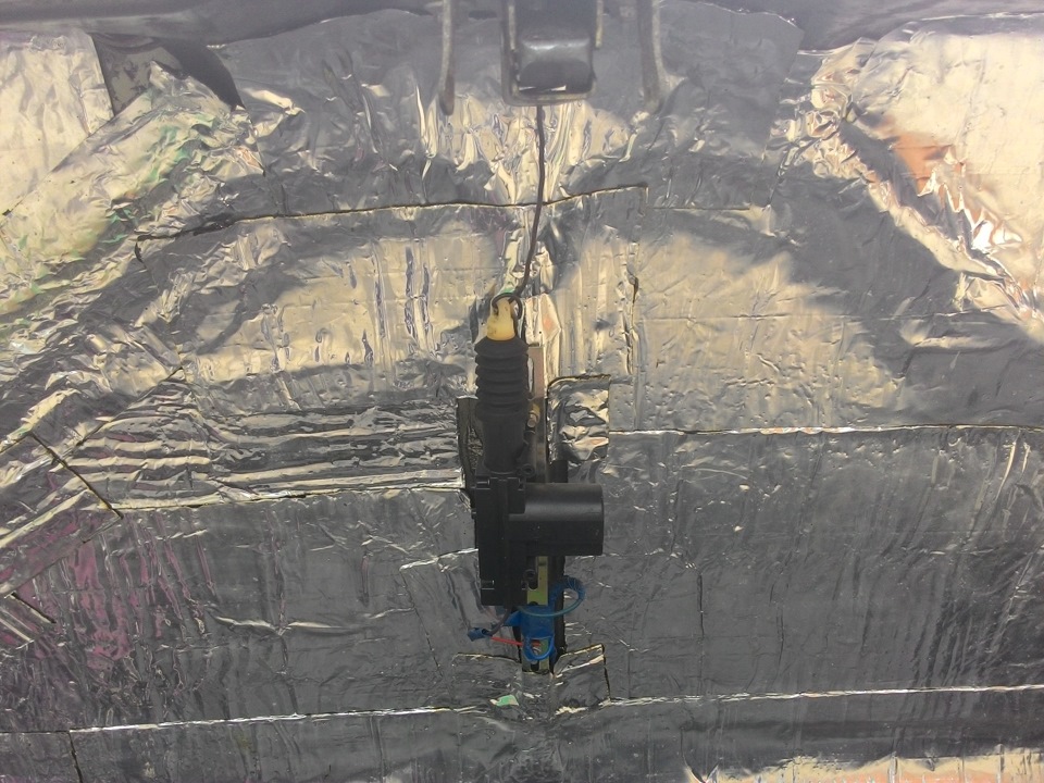 Открытие багажника с брелка сигнализации — Lada 21099, 1,5 л, 1998 года ...