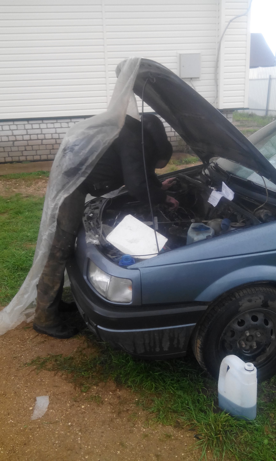 Замена прокладки выпускного коллектора, и избавился от скоб приемной ...