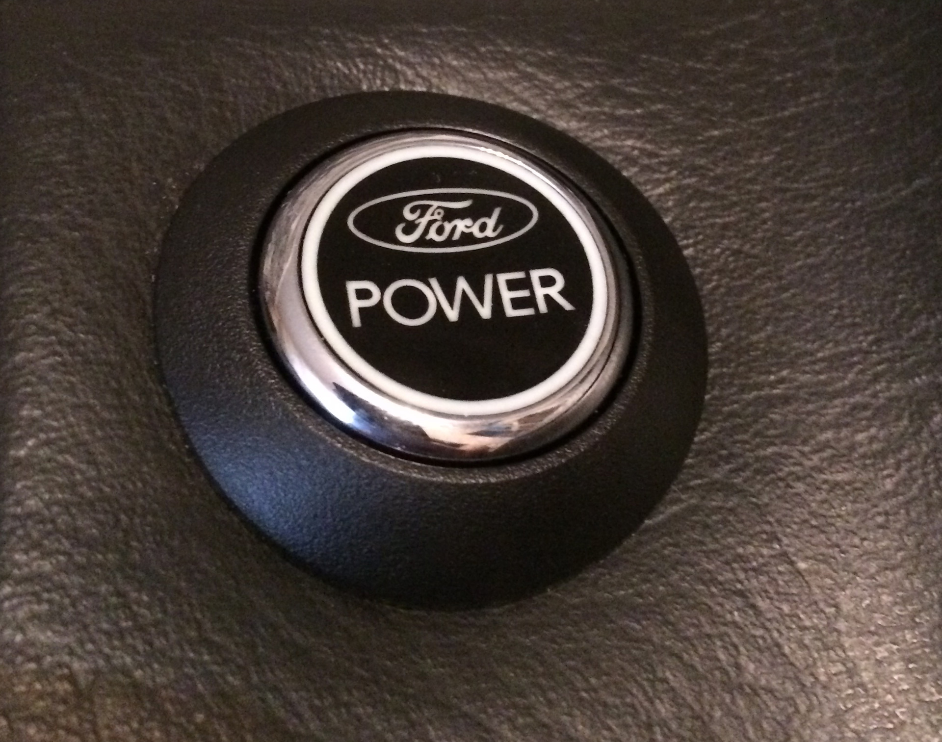 Форд фокус кнопка старт стоп. Кнопка Ford Power Focus 2. Кнопка start-stop Focus 3. Кнопка Power Ford Focus 3. Старт стоп Форд фокус 3.
