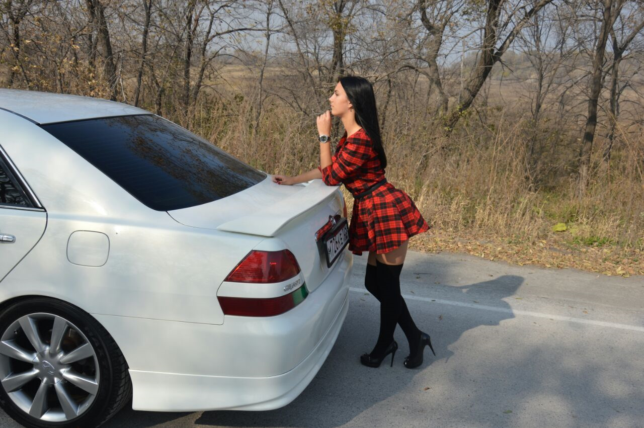 Девушка с машиной Владивосток