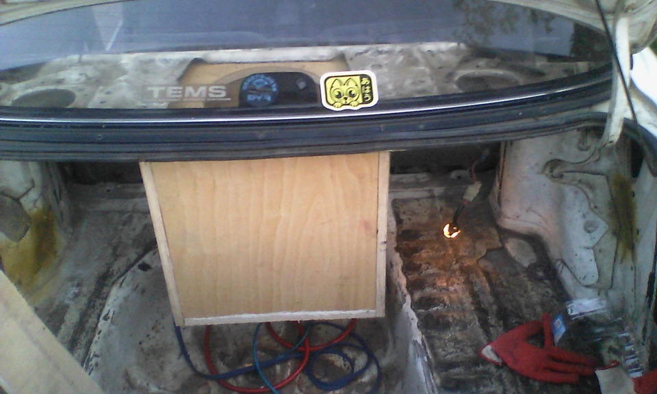 Саб в заднюю полку №1 — Toyota Corolla Levin (AE91/92), 1,6 л, 1987 ...