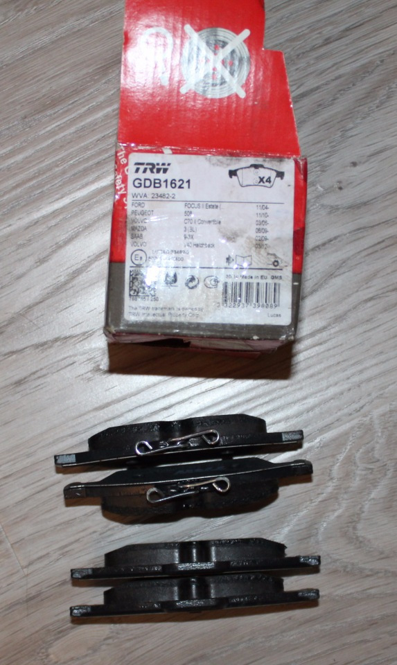 замена задних колодок, пыльника поршня на заднем суппорте — Ford Focus ...