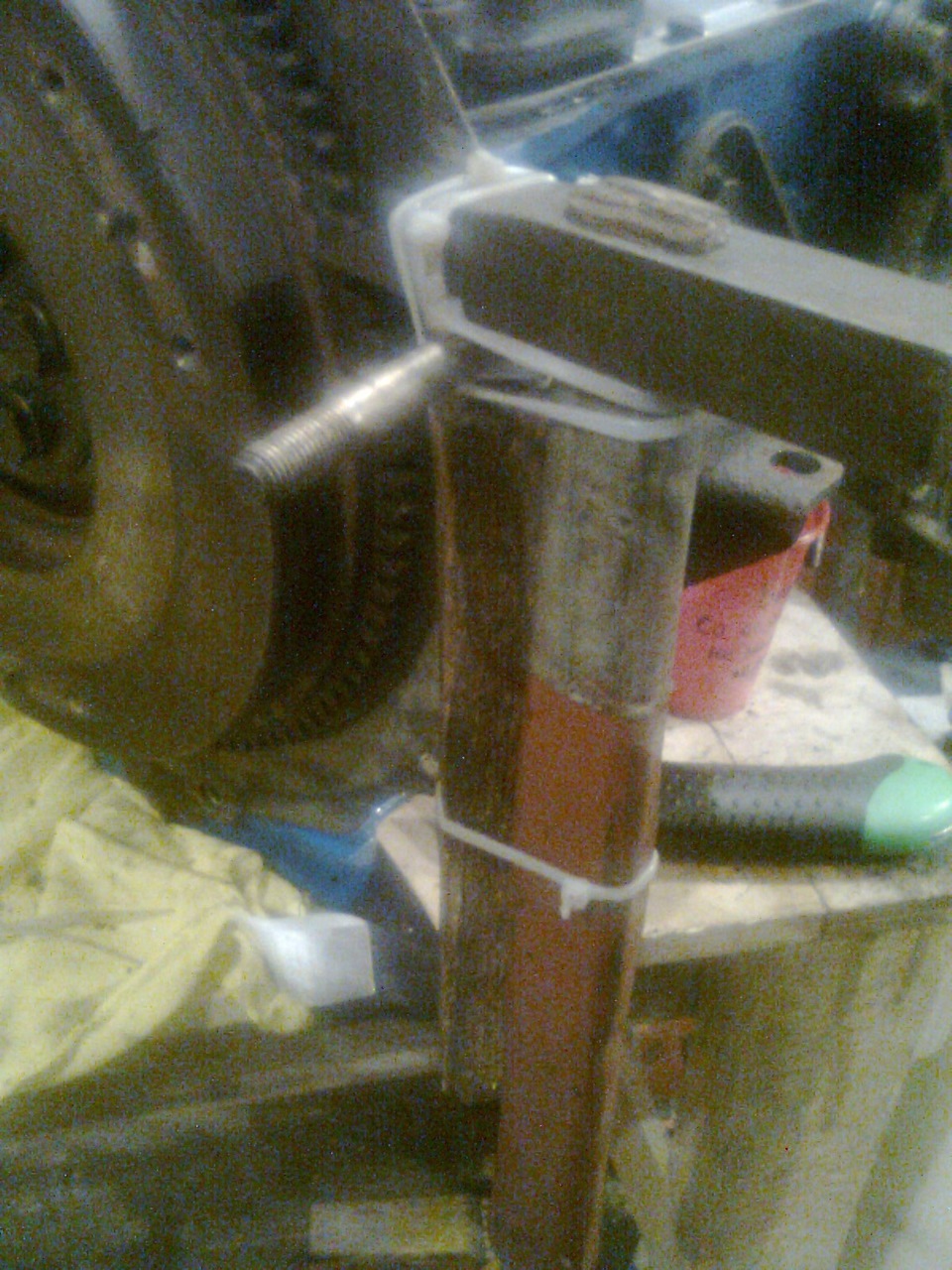 Блокировка маховика — Mitsubishi Space Star (1998), 1,3 л, 2000 года ...