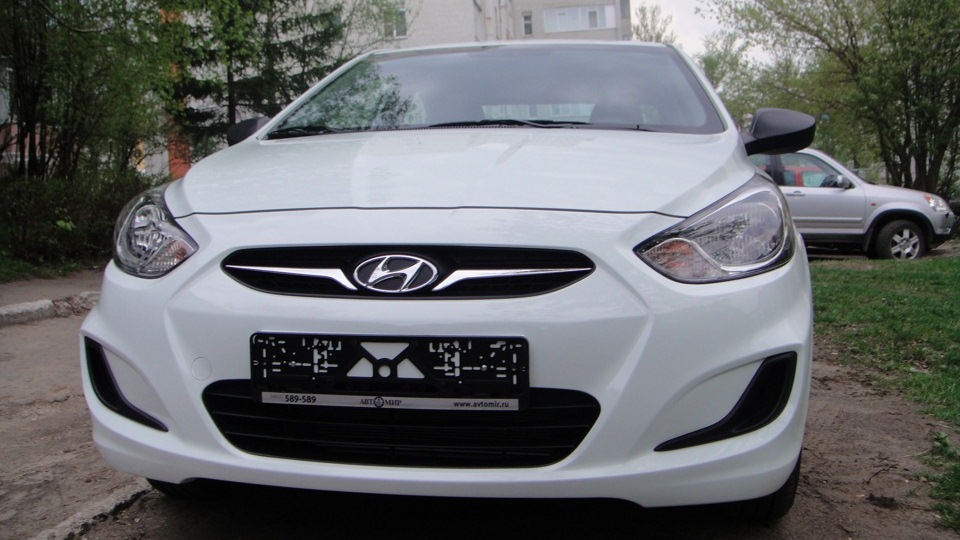 Солярис спереди. Ноускат Hyundai Solaris. Хендай Солярис 2011 спереди. Hyundai Solaris спереди. Ноускат белый Hyundai Solaris.