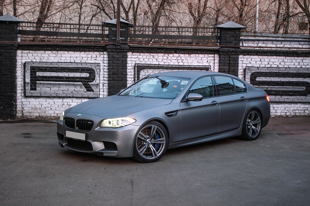 BMW 5 f10 серый матовый