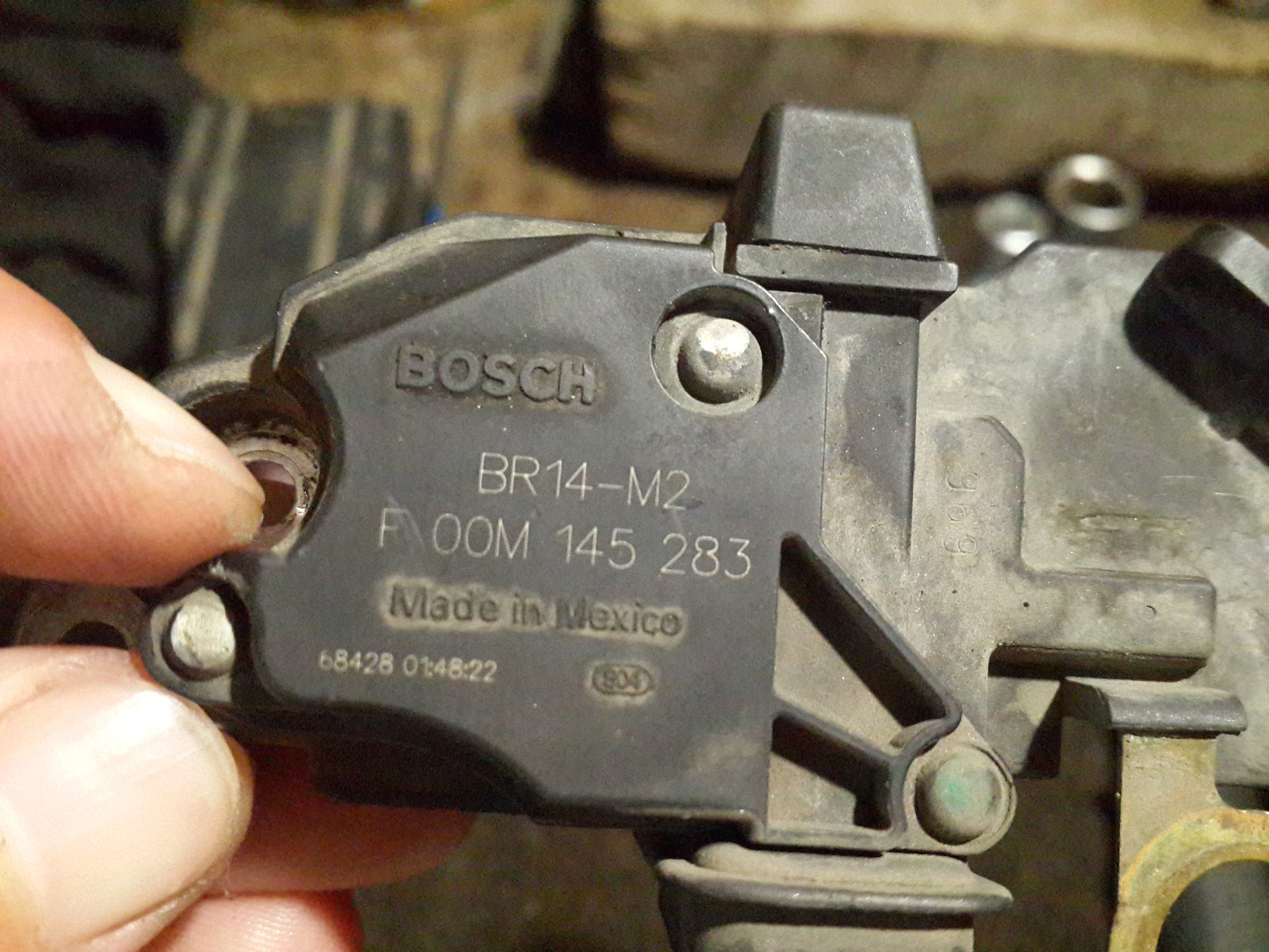 Регулятор напряжения генератора bosch. Реле генератора бош br14 m1. Br14-h реле Bosch щетки. Br14-h реле регулятора генератора Bosch.