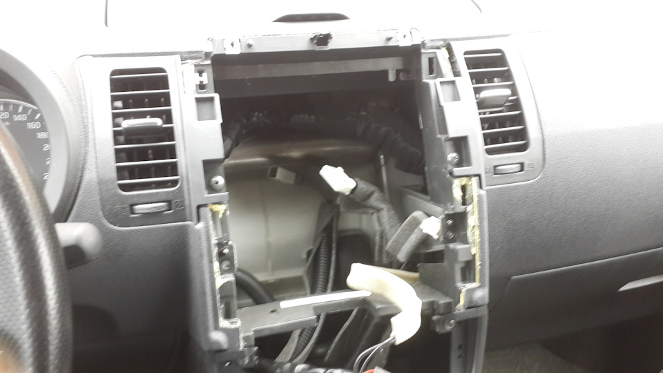 Как снять магнитолу nissan x trail Замена штатной магнитолы на Android ГУ - Nissan X-Trail II (t31), 2 л, 2014 года