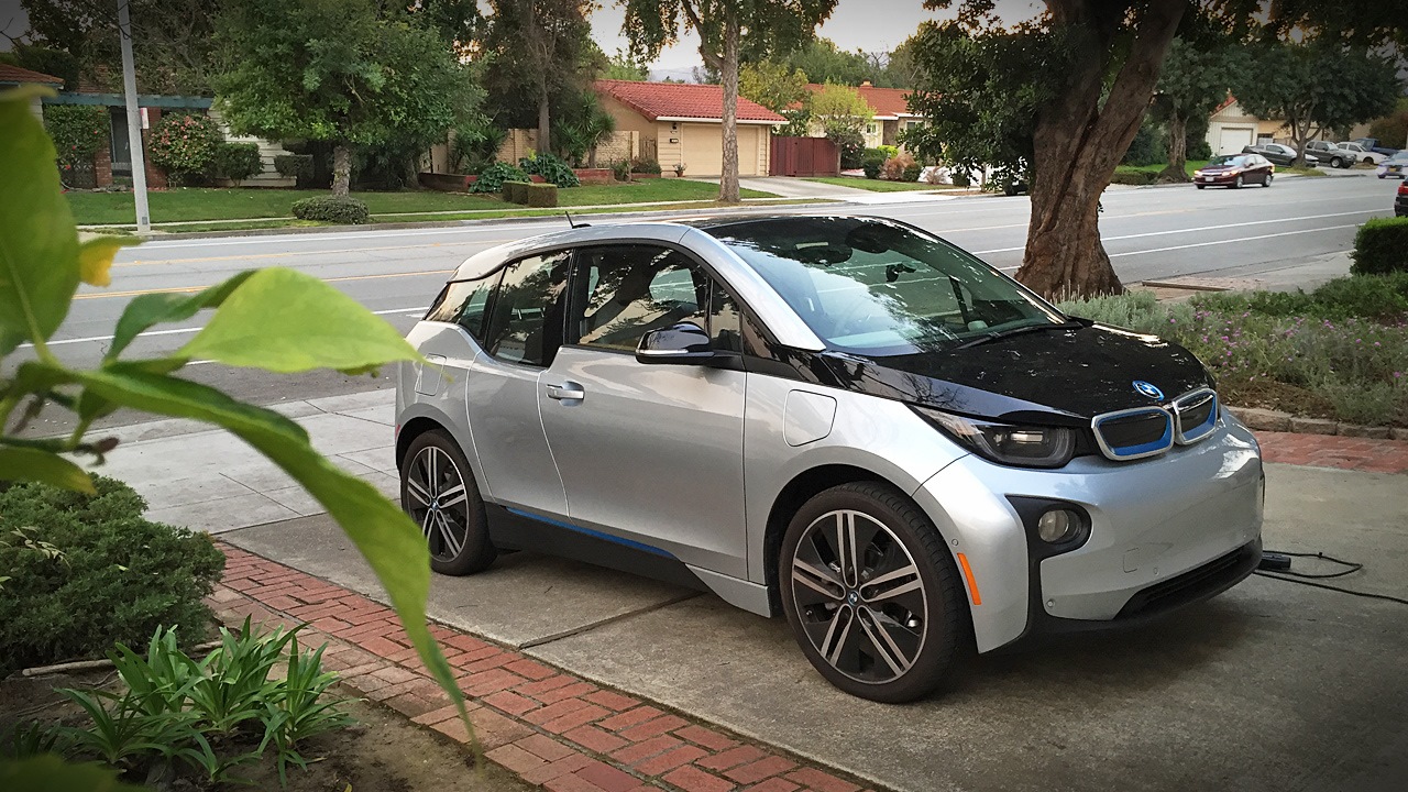 Би эм джи. BMW i3 2015. Розовый BMW i3. BMW i3 Chassis. Маленькая БМВ i3.