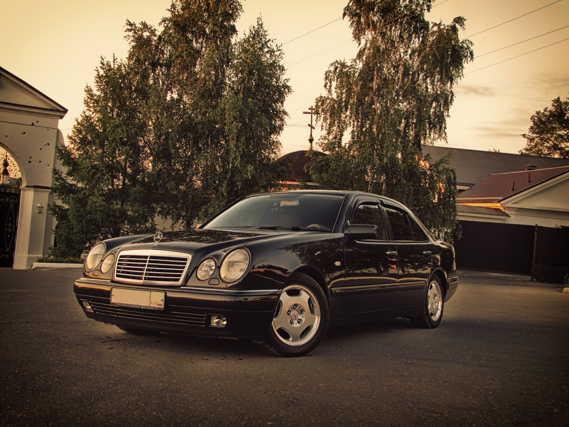 Mercedes 210 фото