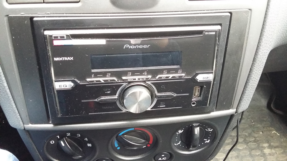 Поменял заводскую магнитолу — Ford Fiesta (Mk V), 1,4 л, 2007 года ...
