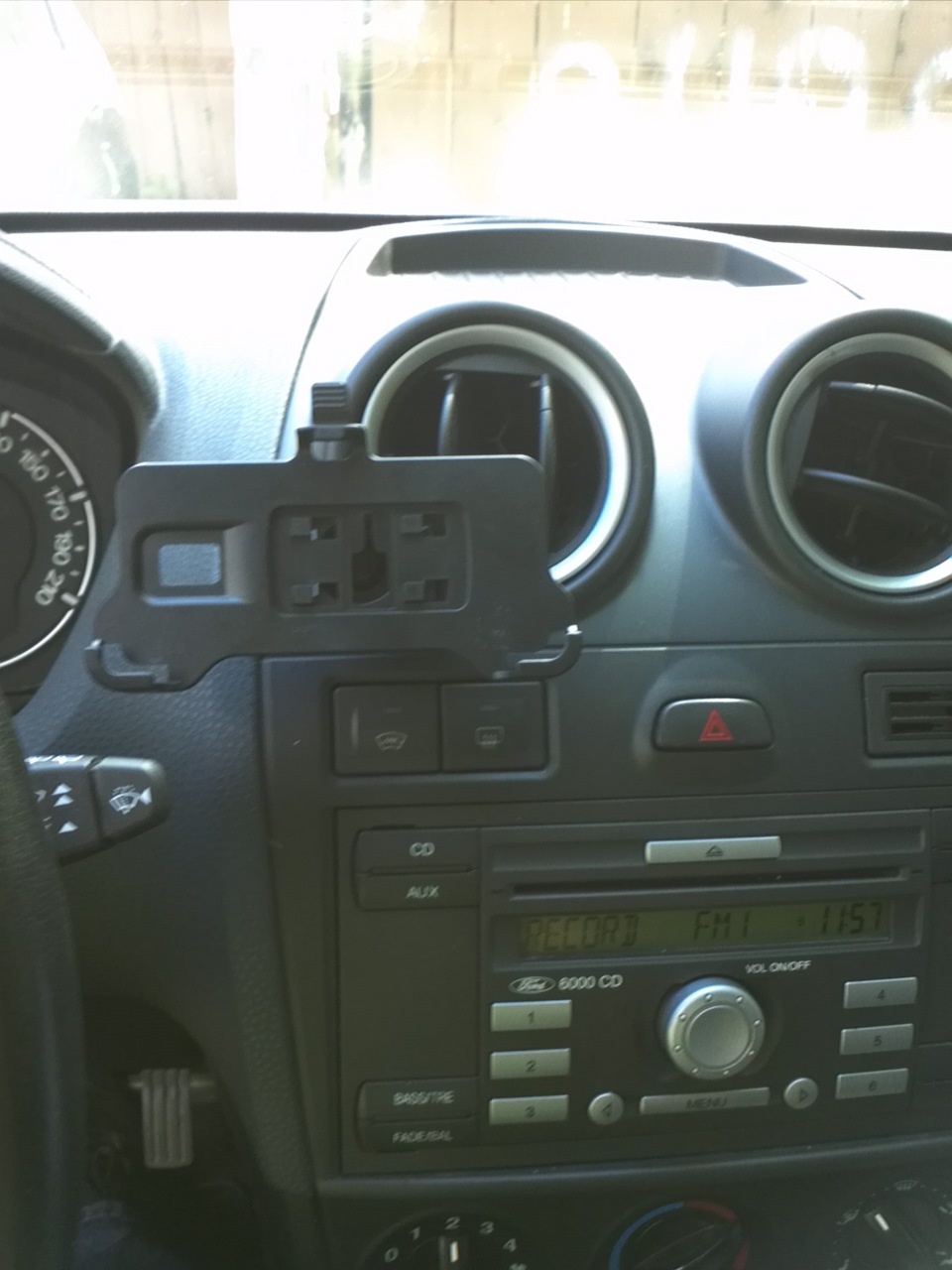 92f55u 960 держатель для телефона форд фиеста