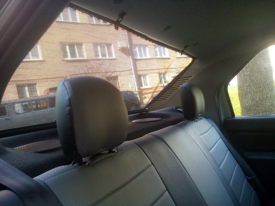Шторка на заднее стекло — Renault Logan (1G), 1,6 л, 2008 года ...