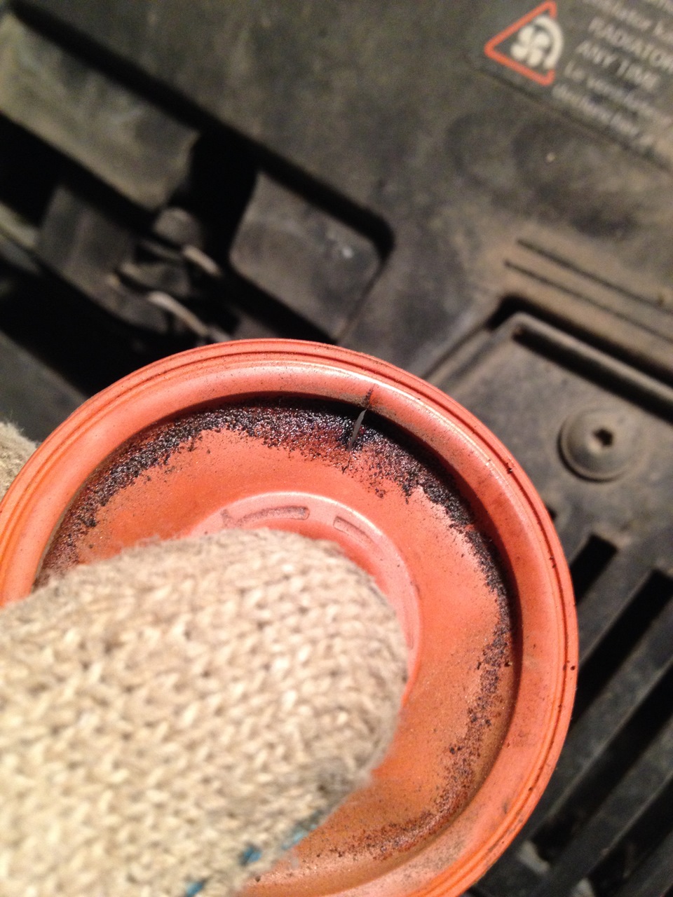 Замена клапана рециркуляции картерных газов — Volkswagen Passat B6, 2 л ...