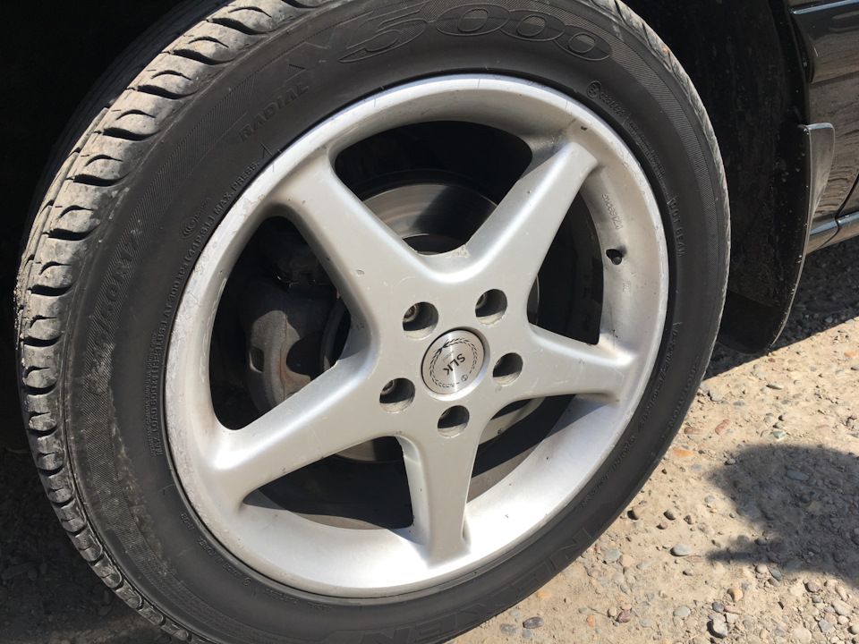 215/50R17 не совсем её размер на мой субъективный пенсионерский взгляд. Жестковато и в подкрылки упирается при максимальном вывороте. — Nissan Cefiro Wagon