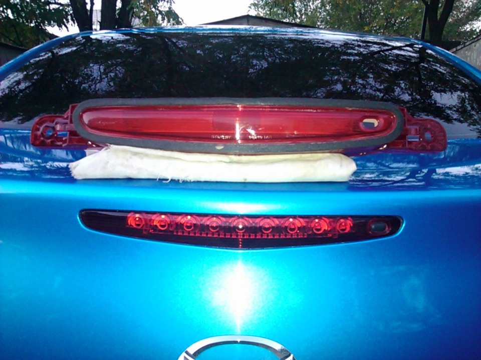 Фонарь дополнительный мазда 3 bl. Светодиодный дополнительный стоп сигнал мазда 3 бк седан. Мазда 3 2007 стоп сигналы. Светодиодные стоп сигналы мазда 3 бк. Стоп сигнал мазда 3 bk.