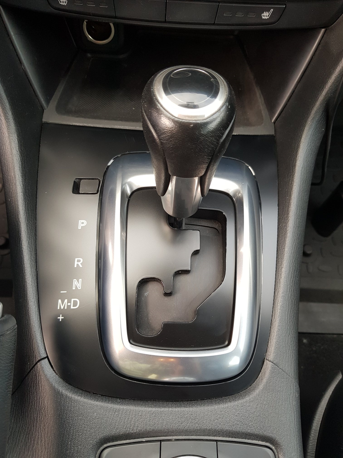 Замена акпп мазда 6 gj. Mazda 6 2013 АКПП накладка селектора. Центральная панель АКПП л200. Панель АКПП Мазда 6. Накладка АКПП Мазда 6 GJ.