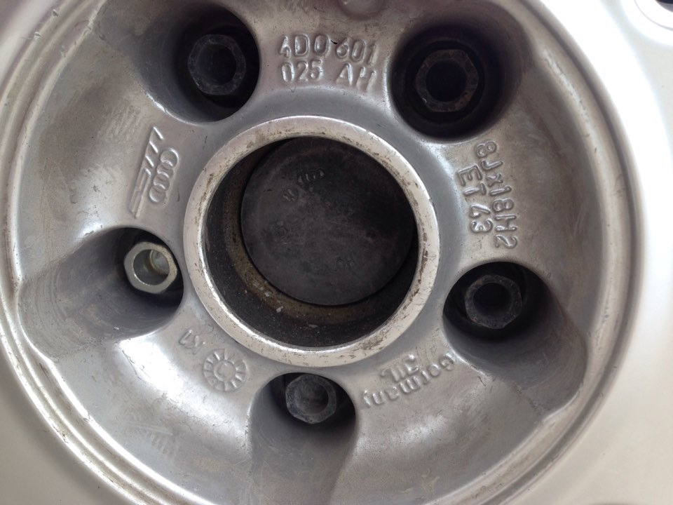 Диски на ступицу r15 на фольксваген пассат в3. Passat b4 r16. Тапки фольксваген пассат. Фольксваген пассат б3 на литье. Сверловка пассат.