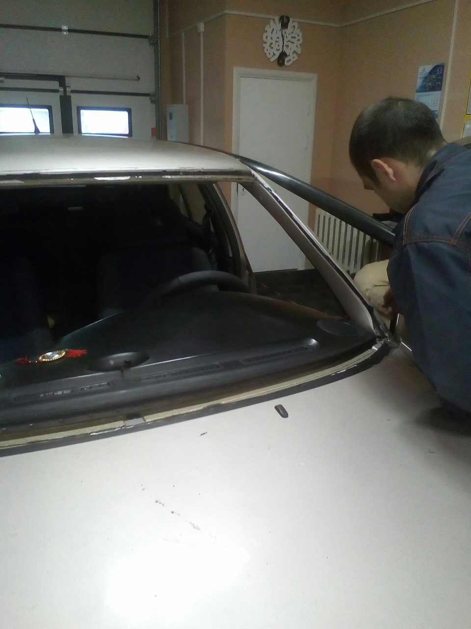 Переклейка лобового стекла — Chery Amulet, 1,6 л, 2007 года | визит на ...