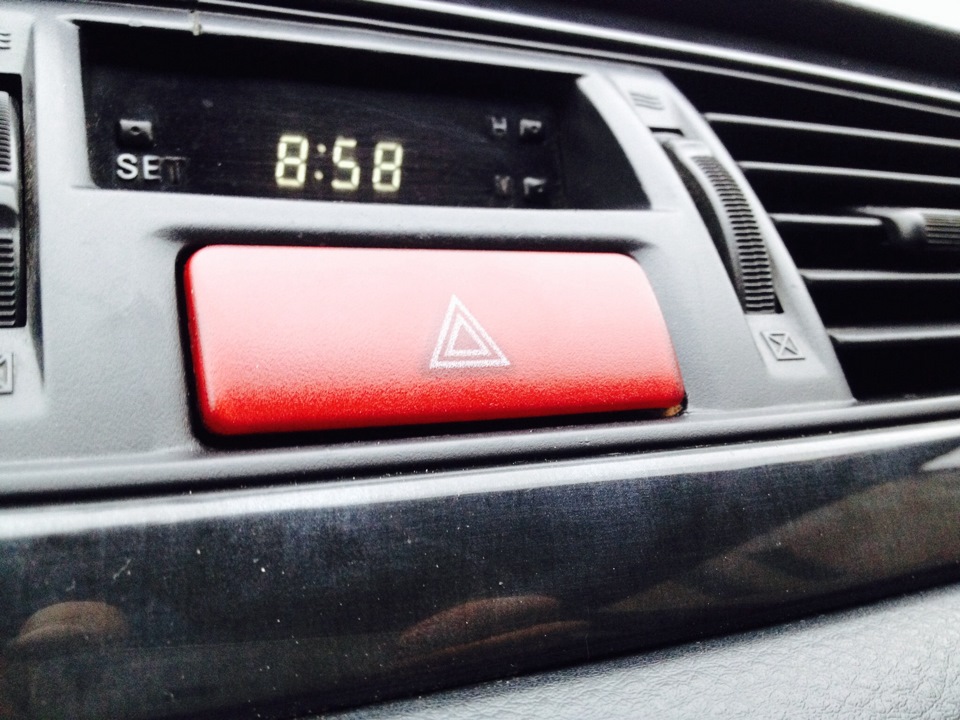 Лампочка в кнопку аварийки — Mitsubishi Lancer IX, 1,6 л, 2005 года ...