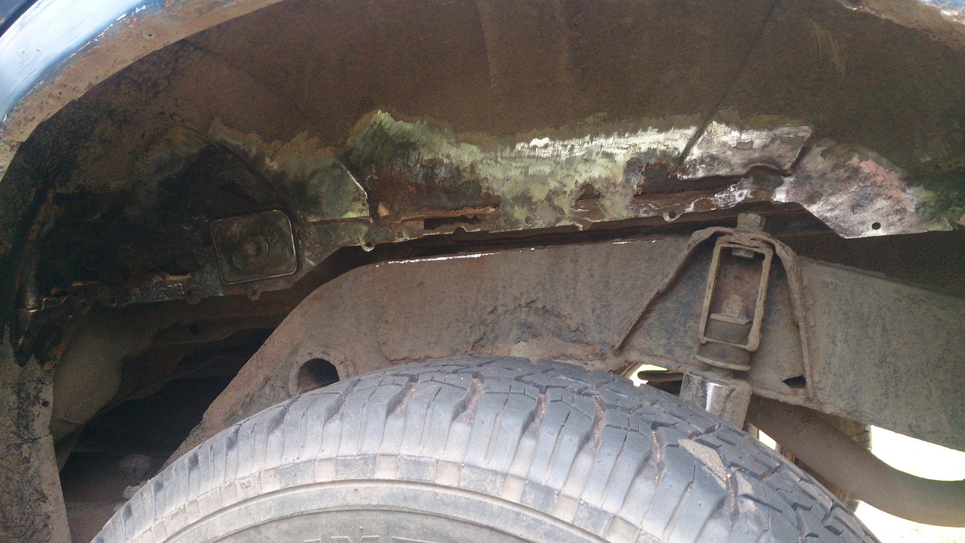 Сгнил подкрылок. Уголок подкрылка ланос. Сгнил подкрылок. Сгнил подкрылок. Сгнившая ваз 2114.