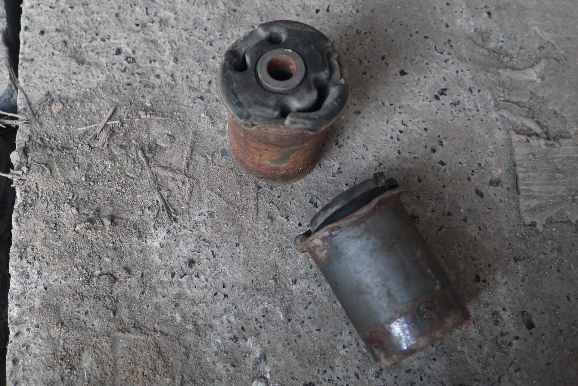 сальный блок задней балки. сайлентблок задней стойки 1118. сайлентблок задней балки 2110 брт. сальный блок задней балки. сайлентблок задней балки 2110.