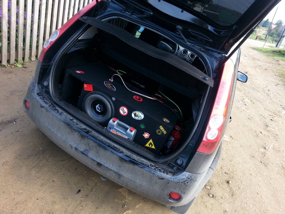 Установка саба и пионера. — Ford Fiesta (Mk V), 1,4 л, 2007 года ...