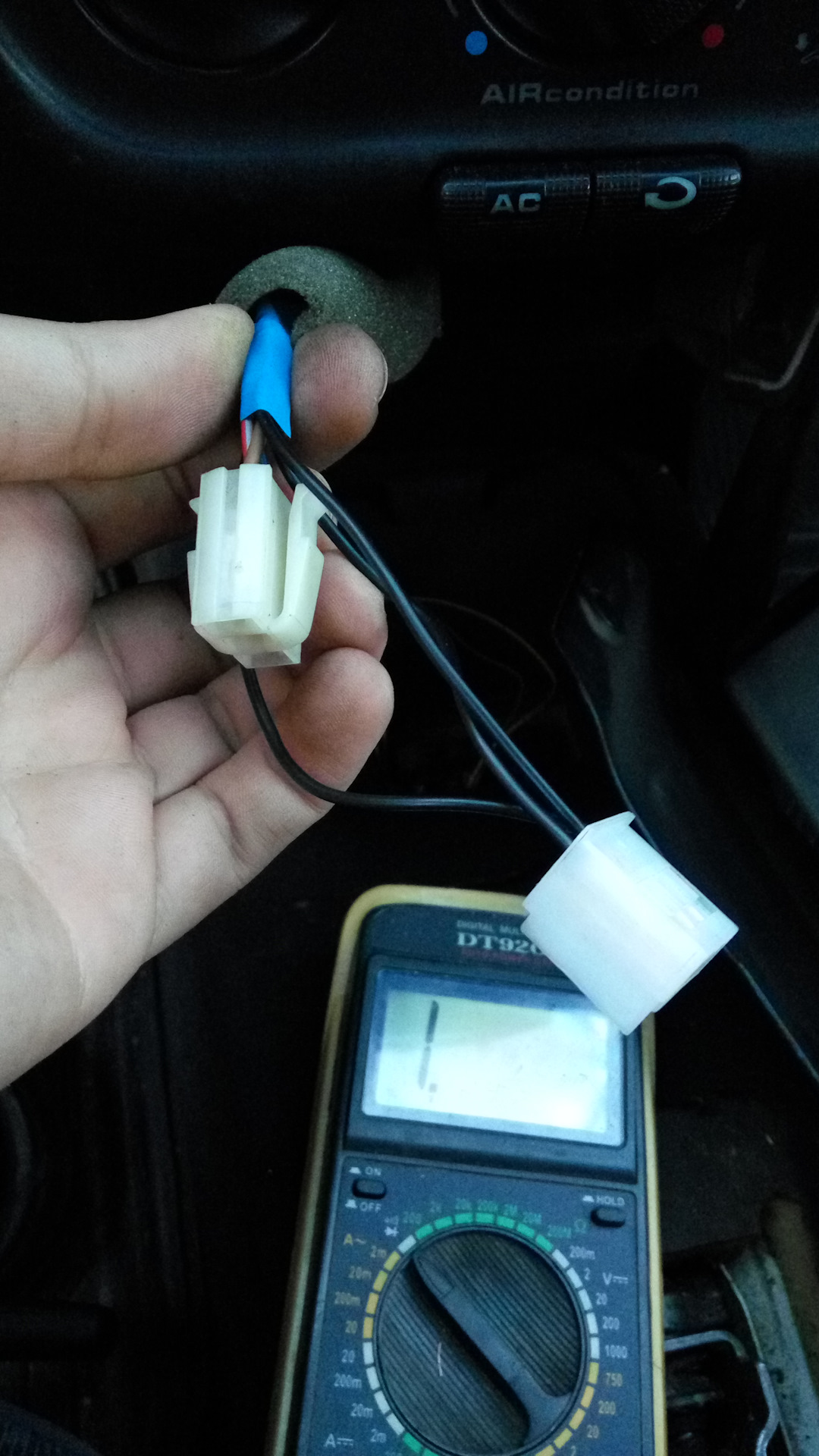 Прикуриватель от тазика — Volkswagen Passat B4, 2 л, 1994 года ...