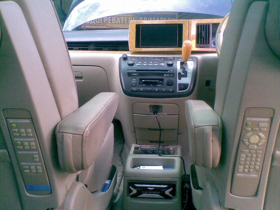 Nissan Elgrand 2004