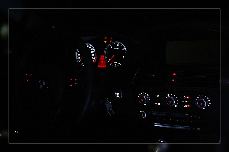 Подсветка бмв е90. BMW e60 подсветка. БМВ е60 белая подсветка кнопок салона. Подсветка салона BMW e60. БМВ е90 подсветка ночь.